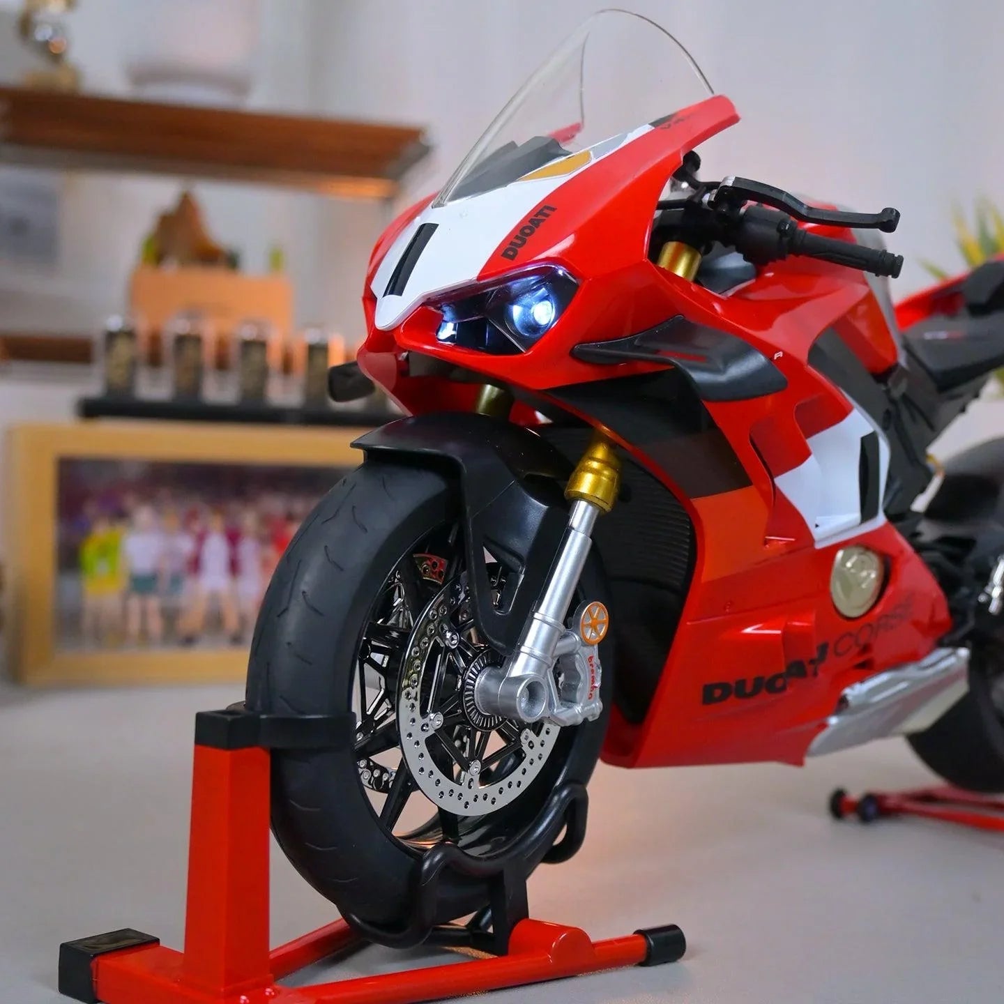https://cdn.shopify.com/s/files/1/0743/8945/5069/files/Alloy-1-6-Ducati-Panigale-V4R-Model-4.jpg?v=1765988654