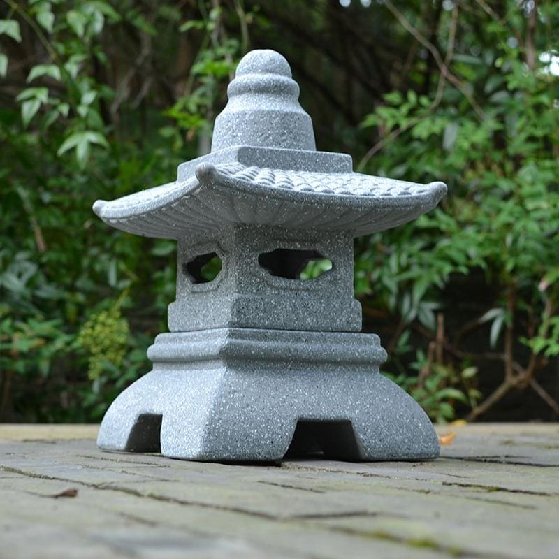 https://cdn.shopify.com/s/files/1/0059/2887/8191/products/garden-lantern-midori-lamps-my-japanese-home_421.jpg?v=1571710620