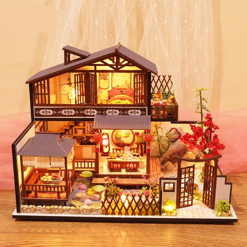 https://cdn.shopify.com/s/files/1/0743/8945/5069/files/puzzloria-diy-miniature-default-title-puzzloria-diy-dollhouse-kit-forest-habitat-43347955941597.jpg?v=1747657810