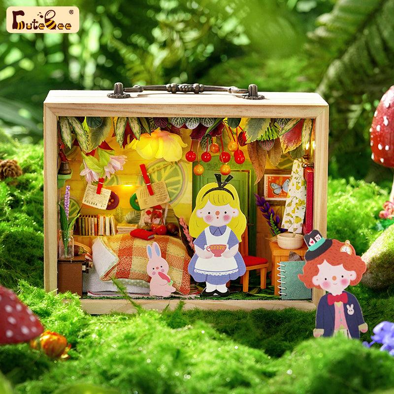 https://cdn.shopify.com/s/files/1/0743/8945/5069/files/puzzloria-diy-miniature-forest-house-puzzloria-diy-dollhouse-kit-small-wooden-box-2-43347962626269.jpg?v=1745185840