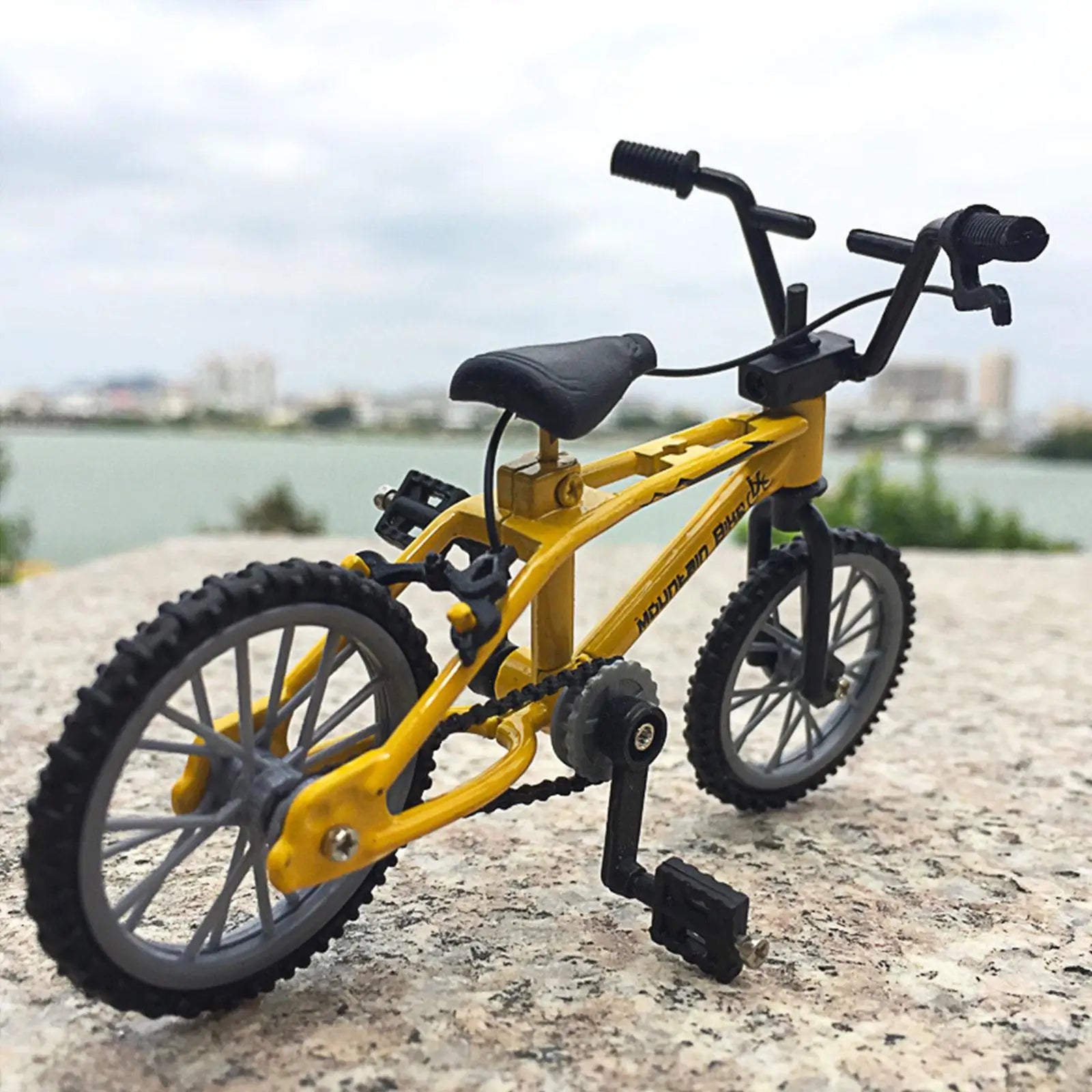 https://cdn.shopify.com/s/files/1/0743/8945/5069/files/puzzloria-finger-bmx-bike-mini-alloy-model-3.webp?v=1764121347