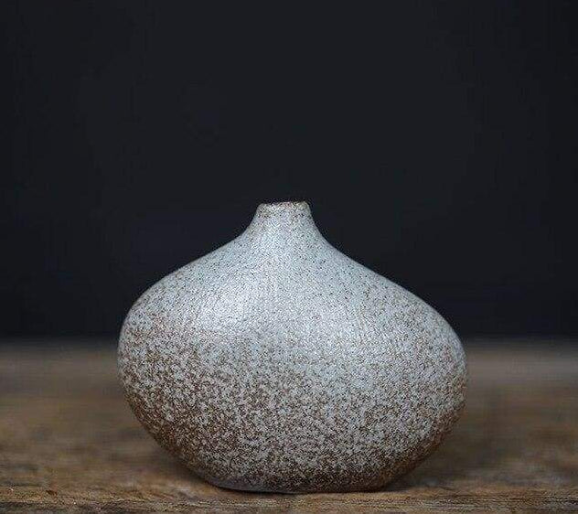 https://cdn.shopify.com/s/files/1/0059/2887/8191/products/vase-hotaru-vases-my-japanese-home_991.jpg?v=1571710615